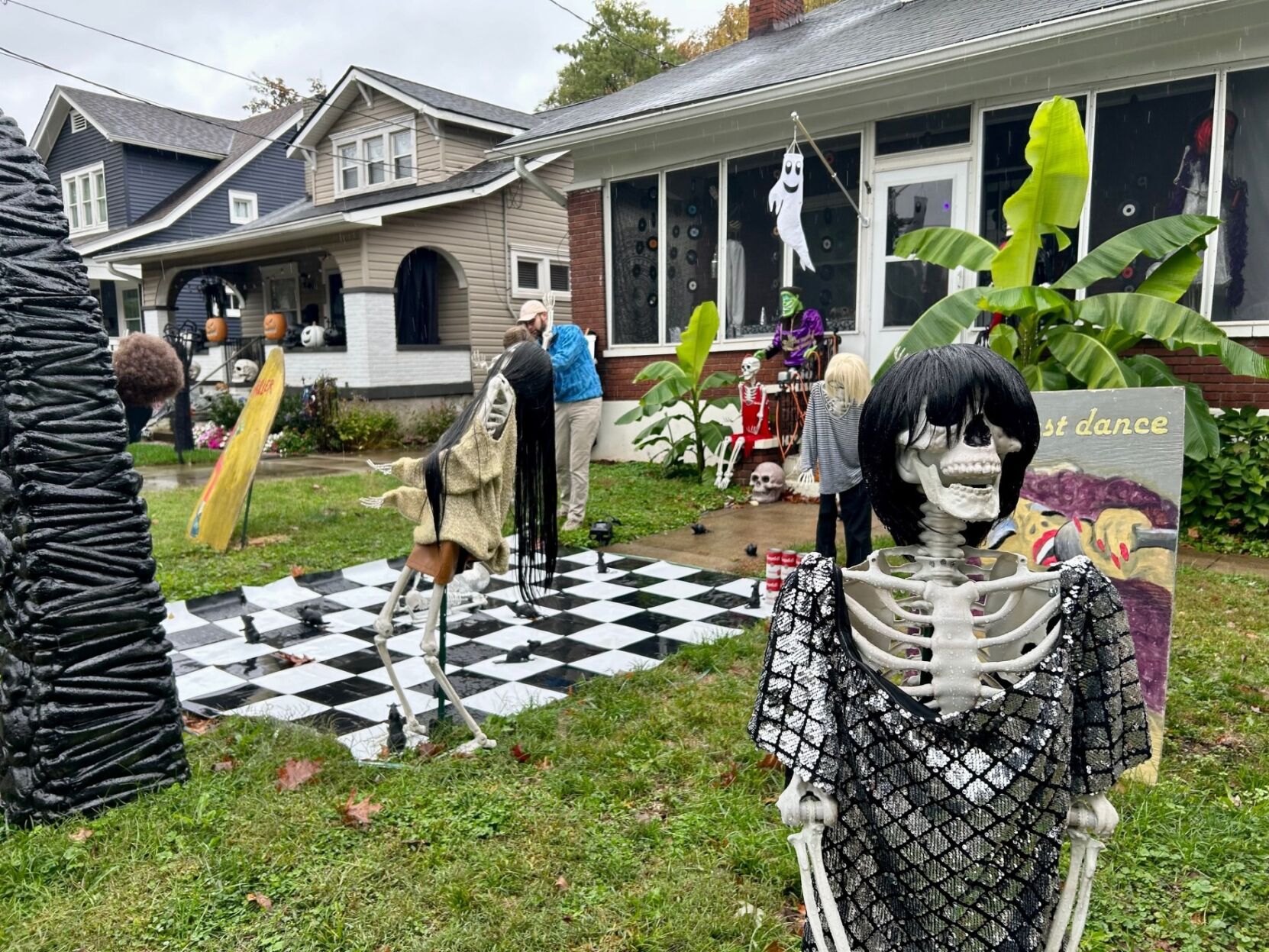 HILLCREST AVENUE PREPARING FOR HALLOWEEN 3.jpg